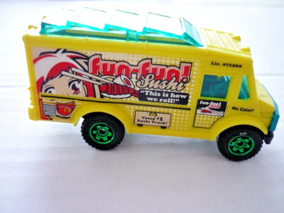 Matchbox MB889 Ford Truck Fun Fun Sushi - gelb Kunststoff Maßstab 1:64 Spielzeu