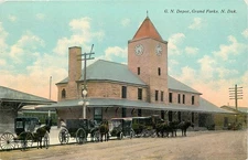 c1910 Grand Forks North Dakota G.N. Railroad Depot occupation Postcard 25-11995