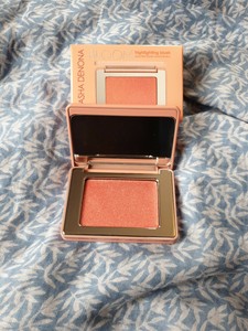 bloom highlighting blush
