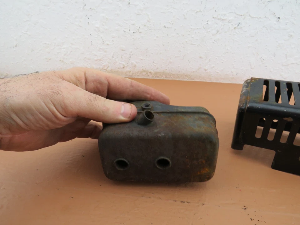 Silenciador y protector Craftsman 636.795456 Brushwacker String Trimmer OEM Foto 4 de 4