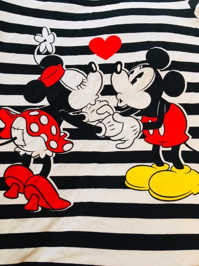 mickey minnie mouse kissing