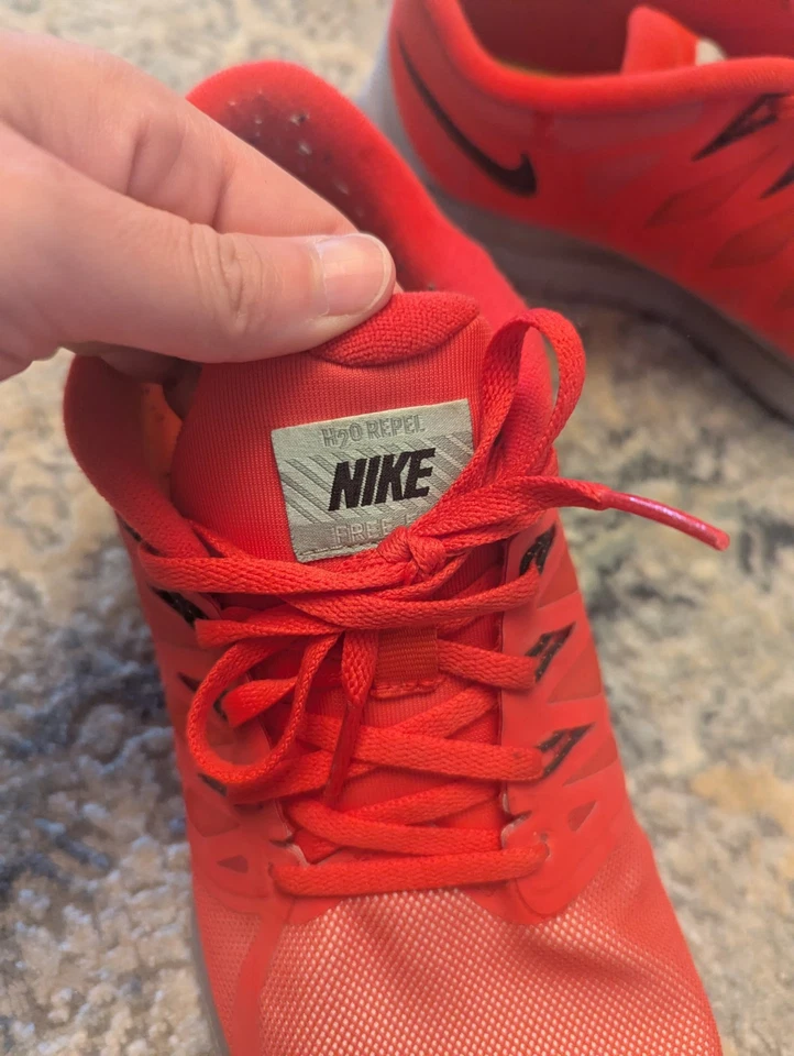 Nike Hombre Gratis, Talla 11, Rojo, Usado Foto 4 de 4