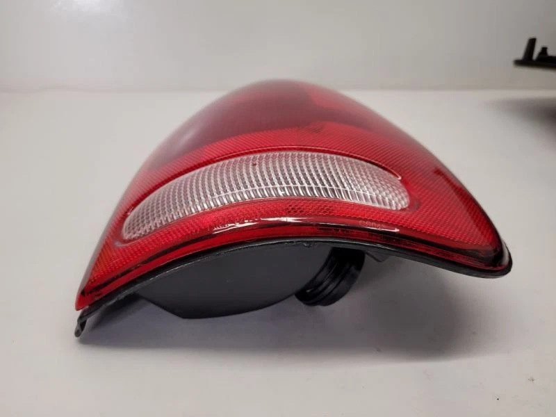 1998-2003 DODGE DURANGO RH Passenger Right Tail Light V4576244AB        - Image 3 of 4