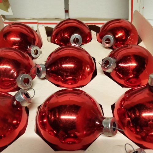 12 Vintage Red Glass Christmas Tree Ornaments in Box Made in USA 2 1/4 Inch - Afbeelding 10 van 12