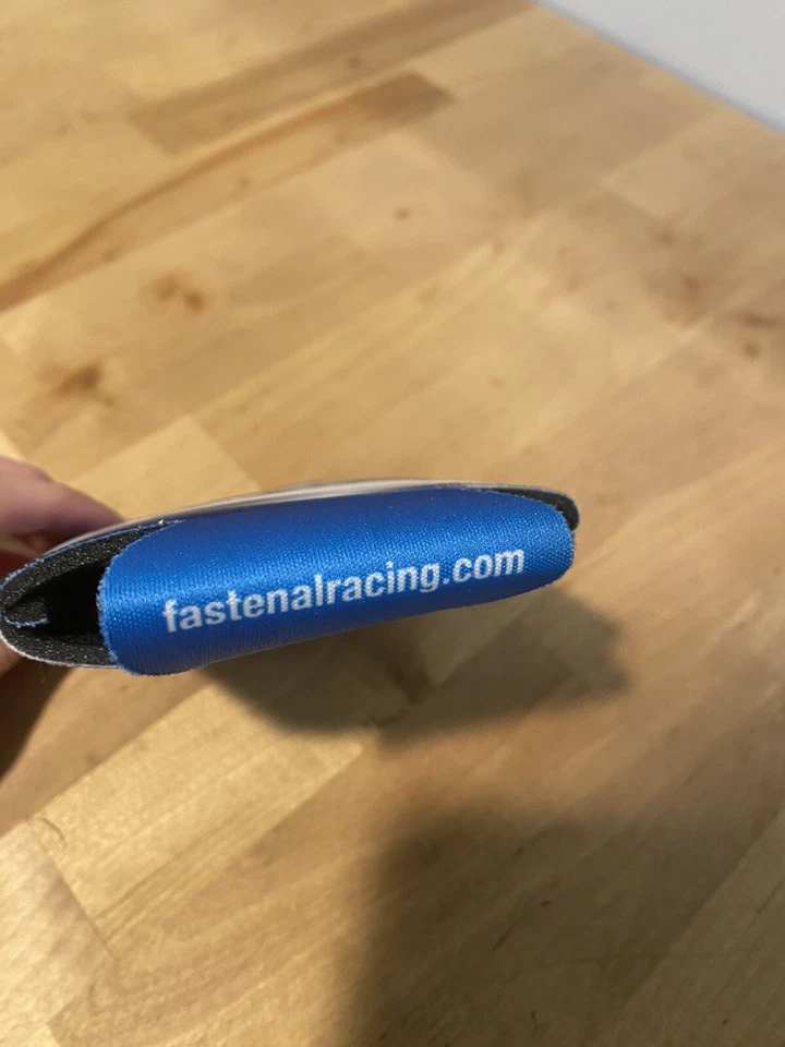 Enfriador de latas Ricky Stakehouse JR #17 Fastenal Koozie nuevo Foto 3 de 4