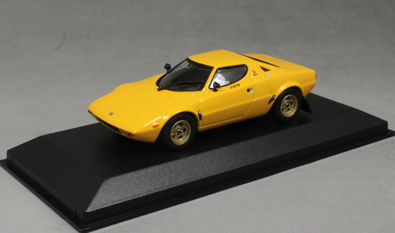 Minichamps Maxichamps Lancia Stratos in Yellow 1974 940125021 1/43 NEW