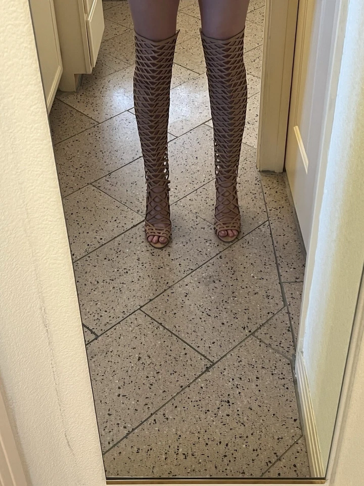 Botas gladiador coxa alta com peek a boo toe - Imagem 3 de 4