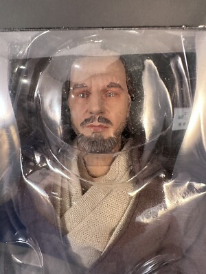 2006.SIDESHOW/STAR WARS“QUI-GON JINN” Star Wars Qui-Gon Jinn Sixth Scale Figure by Hot Toys