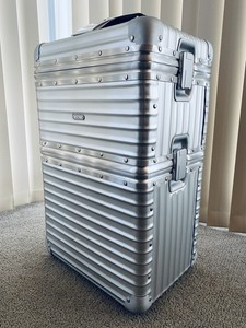 rimowa wine suitcase