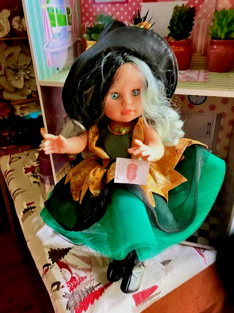 Poupée Paola Reina de collection la gentille sorcière qui rassure