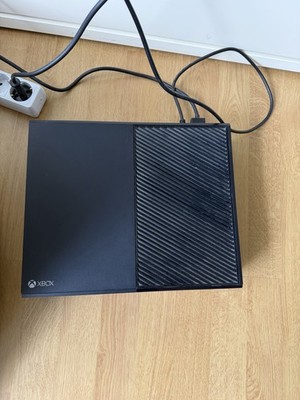 Microsoft Xbox One Konsole schwarz mit Controller und 4 Spielen 
