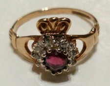9ct 375 Yellow Gold Traditional CLADDAGH GARNET & CZ Stones RING. Size N. 