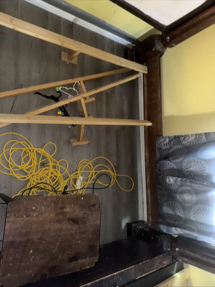 Solid Mahogany Four-Poster Canopy Bed Frame – Elegant Vintage Style – Pickup! - Image 4 of 4