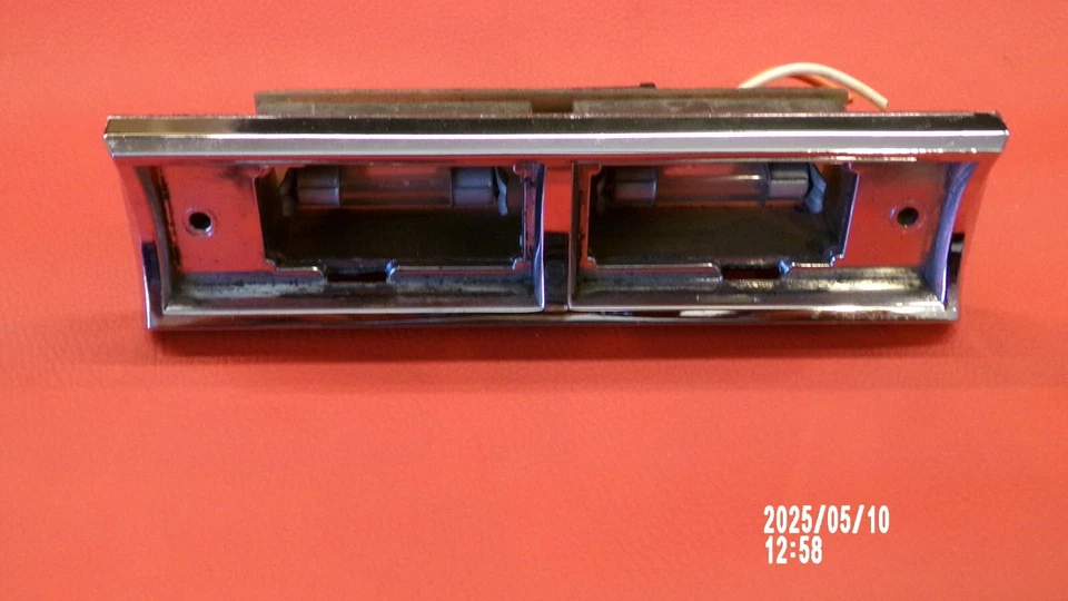 1971 - 1976 Cadillac Deville Eldorado Door Panel Courtesy Light Bezel Housing Foto 2 de 4