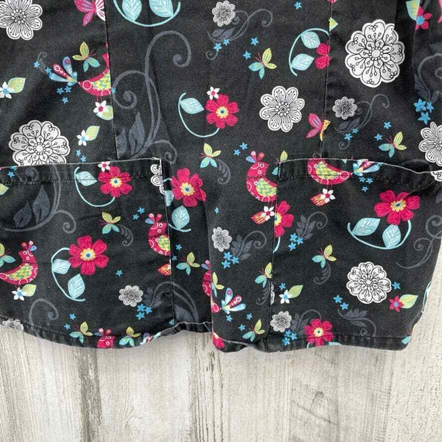 Blusa Médica Médica UA para Mujer Pequeña Negra Floral Pájaro Estampado Boho Bolsillos Foto 4 de 4