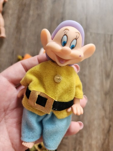 Schneewittchen und die sieben Zwerge Disney Puppen * Wie fehlende Kleidung - Bild 6 von 8