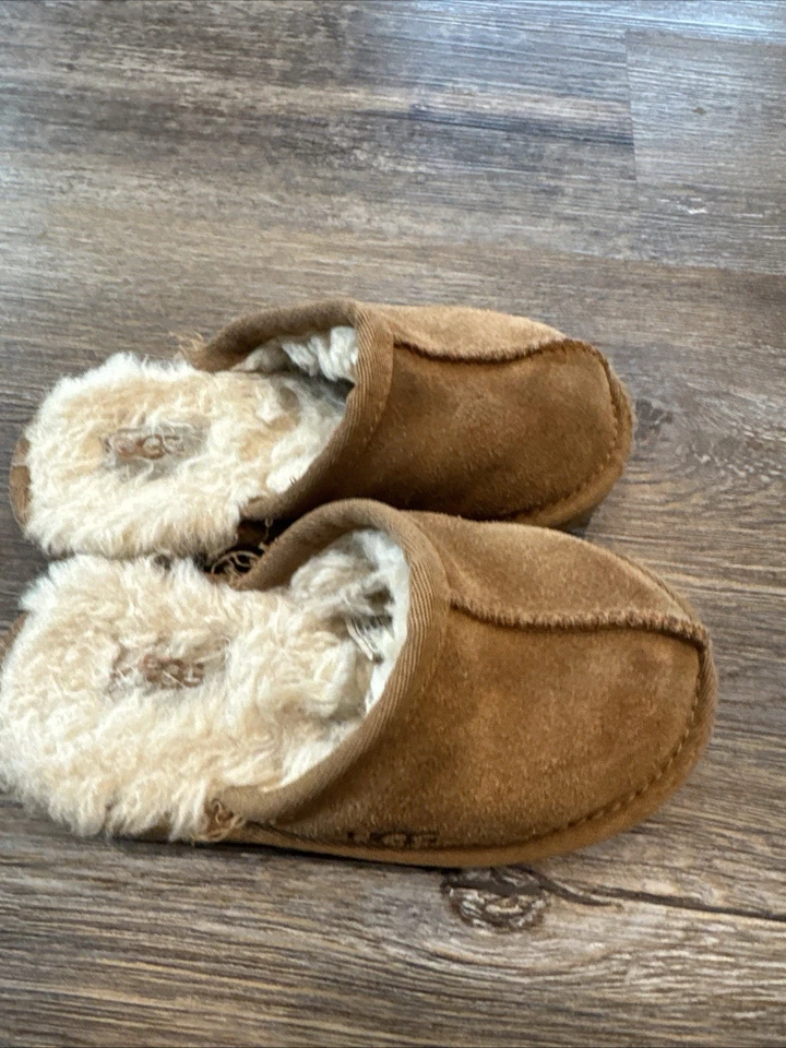 Zapatillas UGG Niños Talla 10 Marrón Cena Cómodas Foto 3 de 4