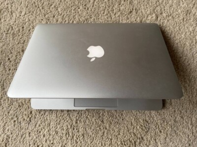 Apple MacBook Pro 13 inch (256GB,Intel Core i5, 2.70GHz, 16GB) - White