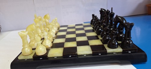 Natural Baltic amber Chess Sets - Chess Pieces with Chessboard - Picture 12 of 24