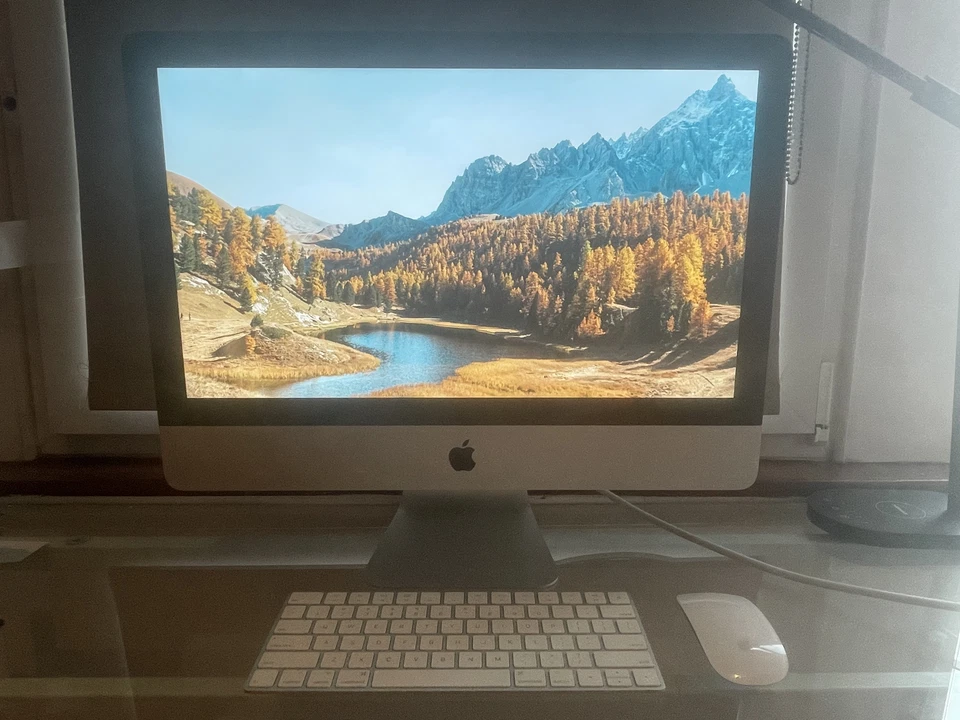Apple iMac (21.5-inch, 2017) 8GB, 2.3 GHz, Core i5 (With Apple Mouse & Keyboard) - Image 2 of 4