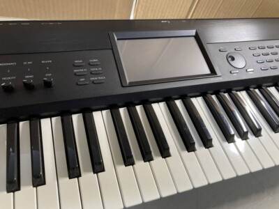 Korg Krome-61 Keyboard Synthesizer with Power Cable Used