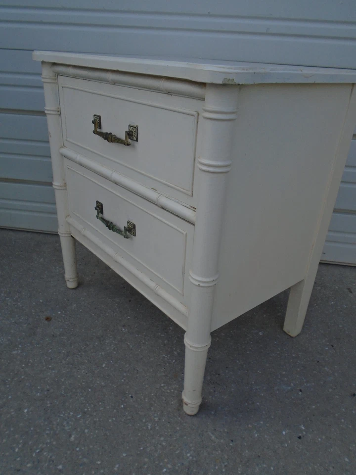 Mesita de noche real Henry Link imitación bambú Hollywood Regency blanca retro Bali Hai Foto 4 de 4