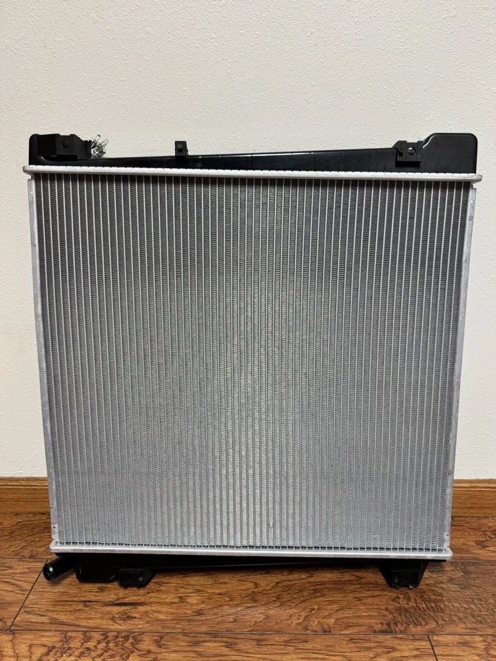 2005 福特探险者 Sport Trac 散热器 适用于 4.0/4.6L 发动机,铝芯 — 第 2/4 张图片