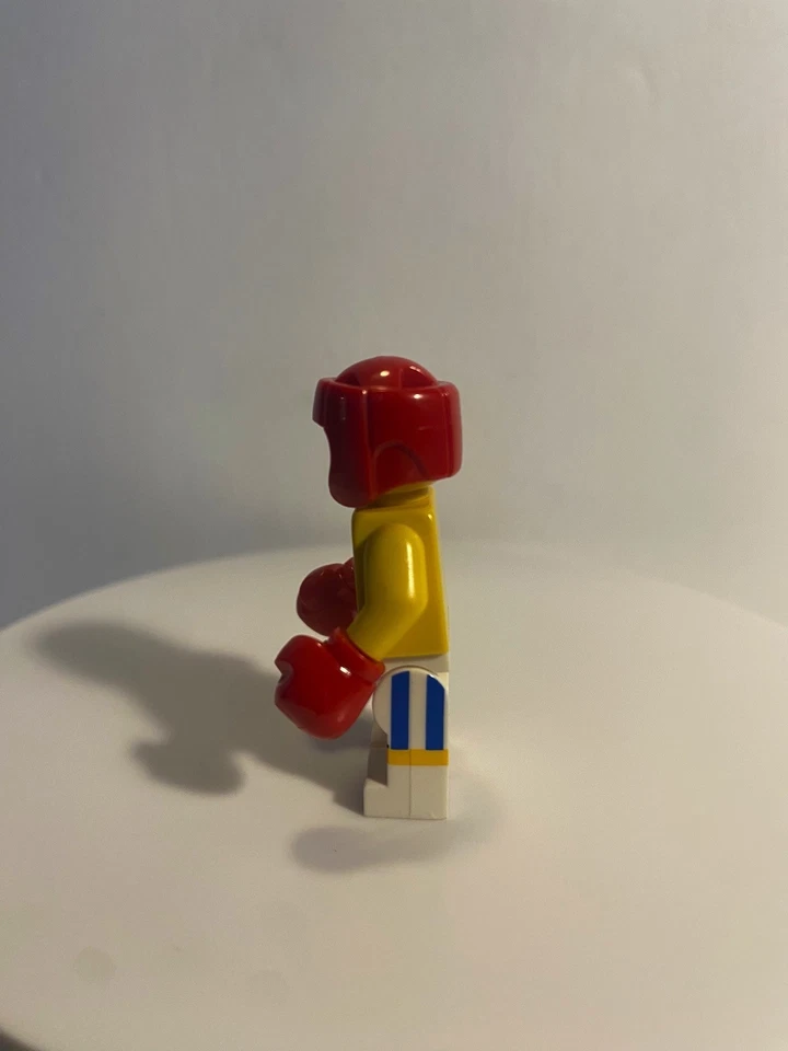 Lego Boxer Minifigure Blue & White Striped Trunks COL304 2017 TRU Bricktober - Image 4 of 4