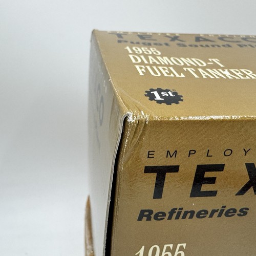 Texaco 1955 DIAMOND T FUEL TANKER FIRST GEAR Puget Sound Plant Employee Edition - Picture 4 of 8