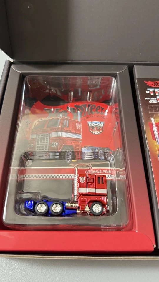 Hot Wheels Transformers Optimus Prime Mattel Creations Exclusive - Image 2 of 3