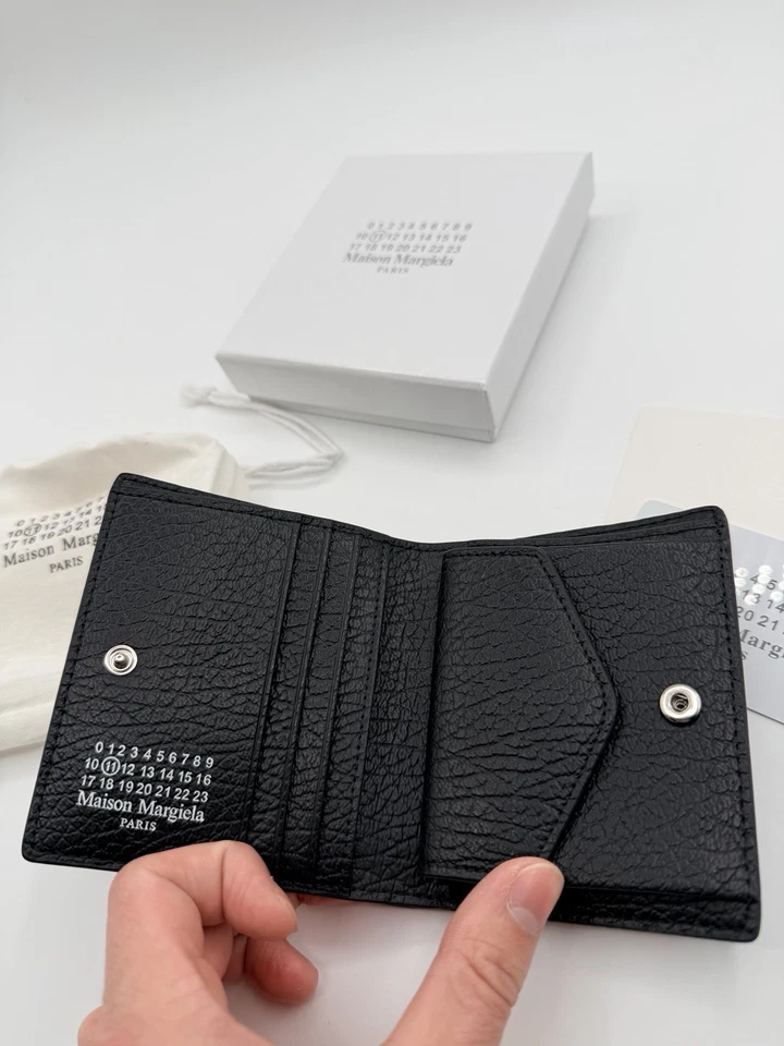 Cartera Maison Margiela de cuero negra plegable con bolsillo para monedas Foto 4 de 4