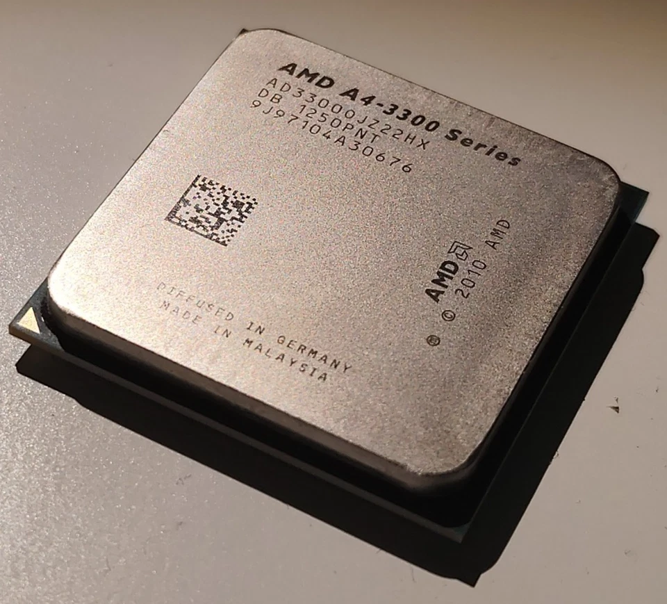 Processore CPU AMD A4-Series A4-3300 2.5GHZ/1M (AD3300JZ22HX) Socket FM1 2010 - Immagine 4 di 4