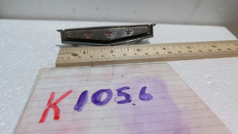 1966 雪佛兰 CAPRICE 原装手套盒刺绣徽章二手 — 第 2/4 张图片