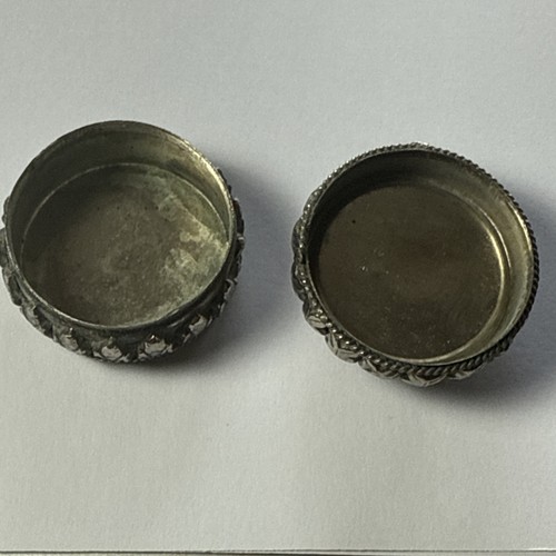 Vintage White Metal & Millefiori Lidded Trinket/Pill Box - Beautifully Decorated - Picture 14 of 16