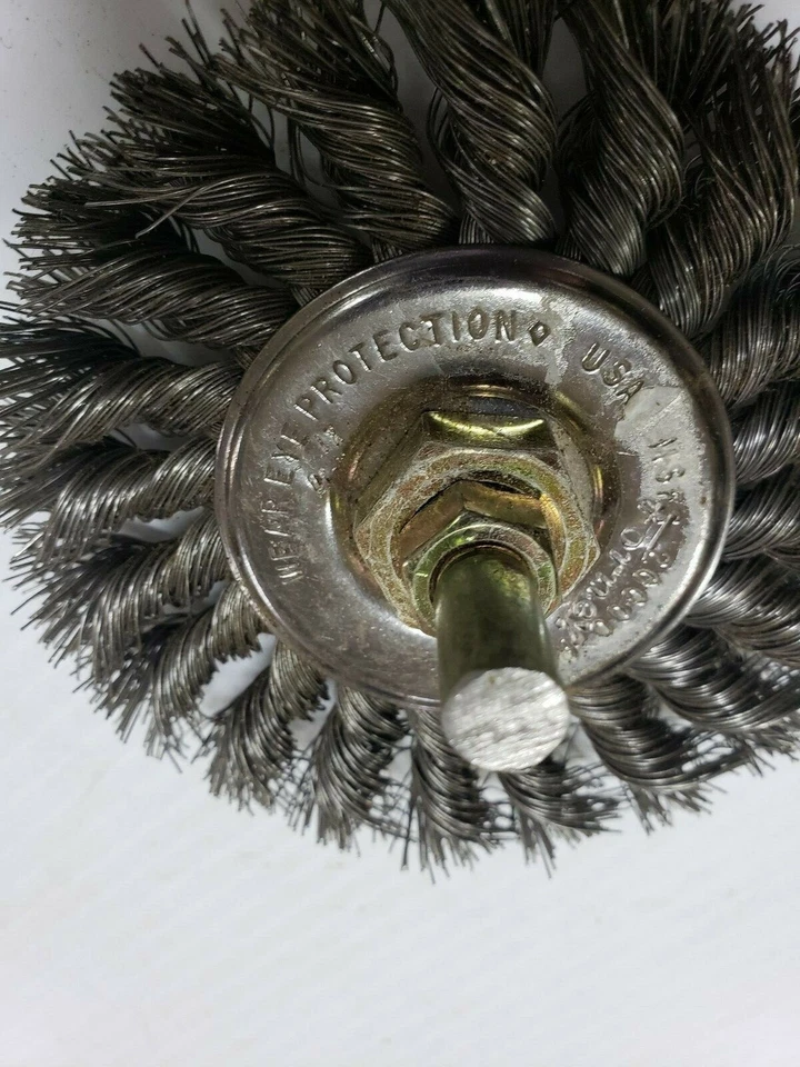 Forney 4 pulgadas Dia. Nudo giratorio 5/8 pulgadas. - Cepillo de rueda de alambre 20000 rpm (FC-54-3-K Foto 3 de 4