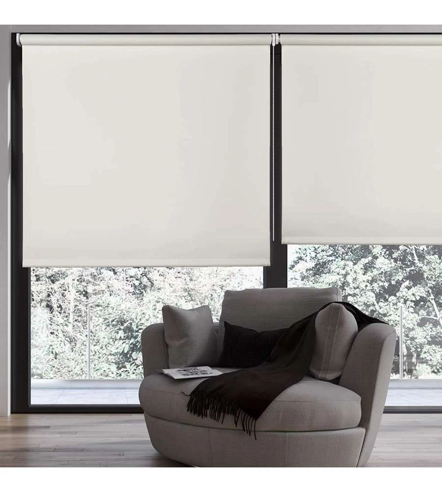 Tenda a Rullo Su Misura Vari Modelli e Colori, Tessuto Oscurante o Filtrante - Immagine 2 di 4