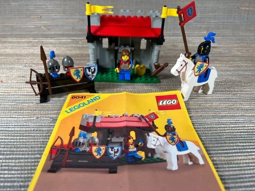 Vintage Lego Legoland 6041-1 Armor Shop Complete 1986 Castle Lion Knights