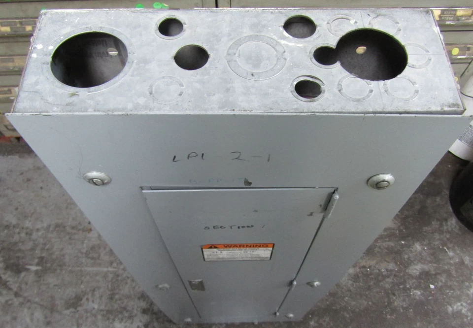 😏 GE 150 AMP MAIN BREAKER BOLT-ON PANELBOARD 208/120 VAC 3∅ 4W 30 CIRCUIT - Image 3 of 4