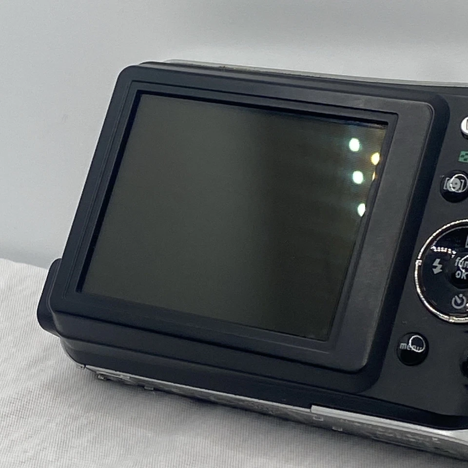 GE A730 7.0 MegaPixel Digital Camera with 3x Optical Zoom - Tested W/ Soft Case - Image 4 of 4