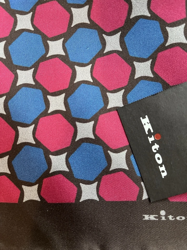Nuevo con etiquetas Patrón de Bolsillo Kiton - Marrón Azul y Magenta Geométrico 12x12 100% Seda Foto 3 de 4