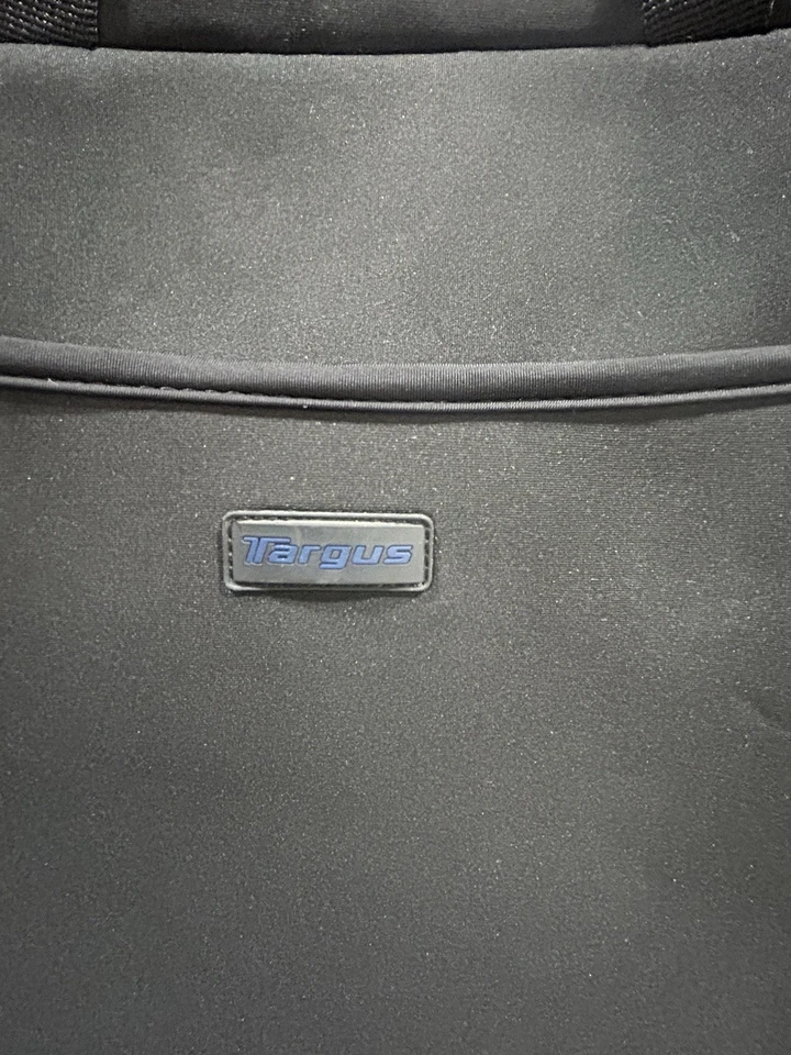 Чехол для ноутбука Targus 17 CVR217 с плечевым ремнем черный и синий - Изображение 4 из 4