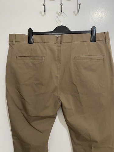 "Chinos Marks and Spencer Slim Fit Algodón Rich Ultimate Resistente al Agua W42"" L33""" - Imagen 4 de 7
