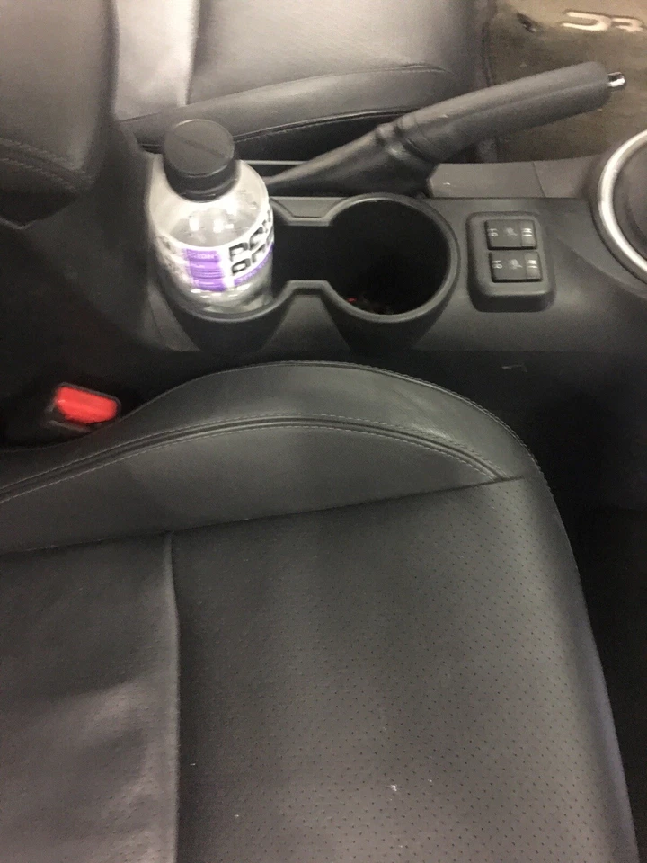 71071-21470-C2 Cubierta de asiento OEM Toyota Part Scion 14-16 cuero lado del pasajero derecho Foto 2 de 4