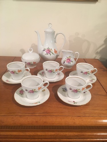 JlMenau Graf Von Henneberg 1777 White Floral Porcelain German Demitasse 