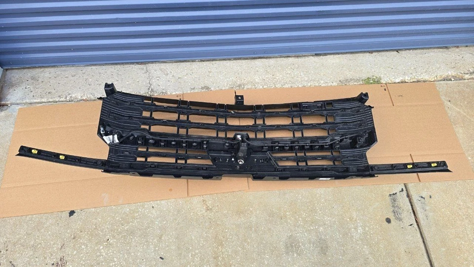 2024 2025 Chevrolet Silverado 1500 Z71 OEM Front Grill Grille Black w/ Camera - Image 4 of 4