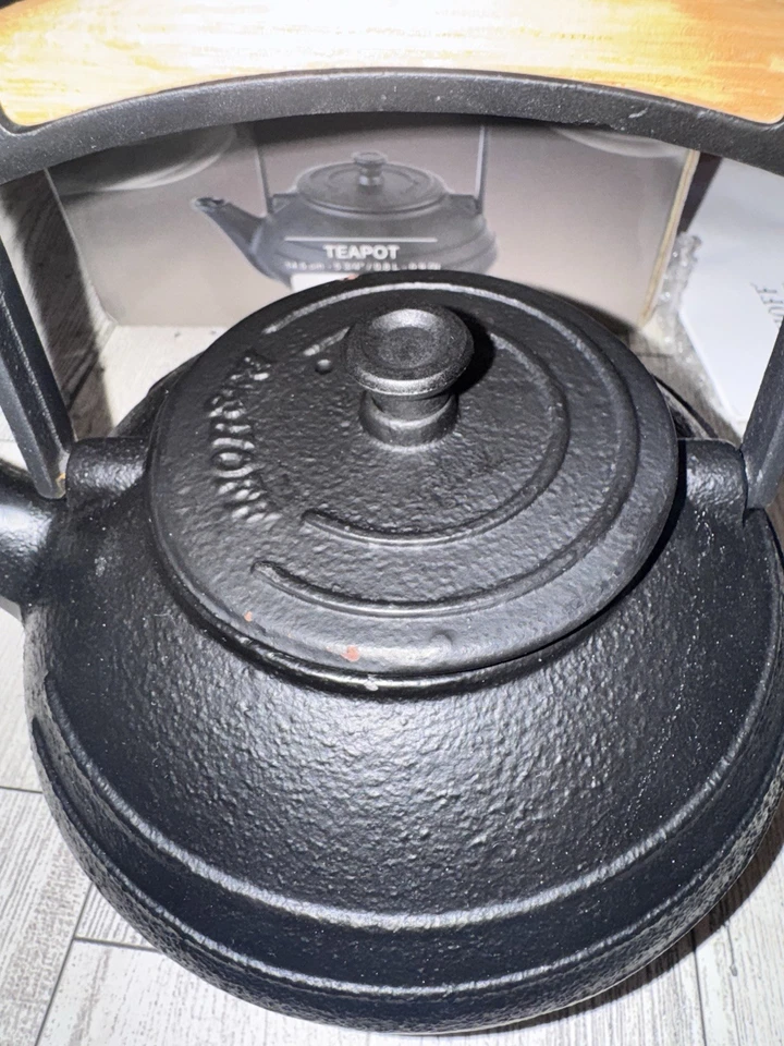 Nueva en caja tetera de hierro fundido BergHOFF NEO con colador Foto 4 de 4