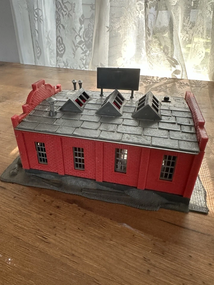 Lot W/Tyco HO-Scale Train Station, 2 Light Up Signs, Power Button Not Tested - Image 4 of 4