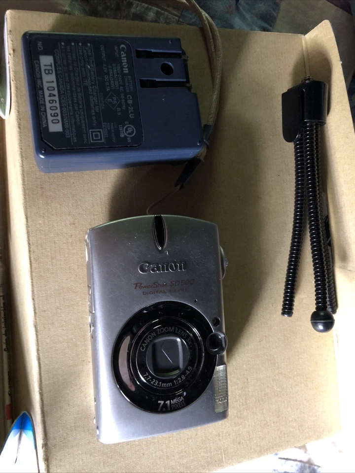 Canon PowerShot ELPH SD500 7.1 MP Digital Camera Silver- Made in Japan - Image 2 of 3