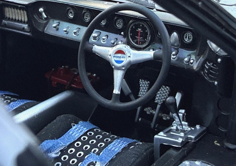 Carro modelo fundido 1:18 Exoto 1966 Ford GT40 MKII Black Racing Legends - Imagem 4 de 4