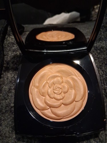 Polvo iluminador Chanel Lumiere D’Ete con cepillo y bolsa 0,28 oz - Imagen 2 de 2